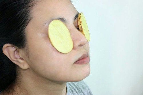 Cách xóa tan bọng mỡ mắt với khoai tây